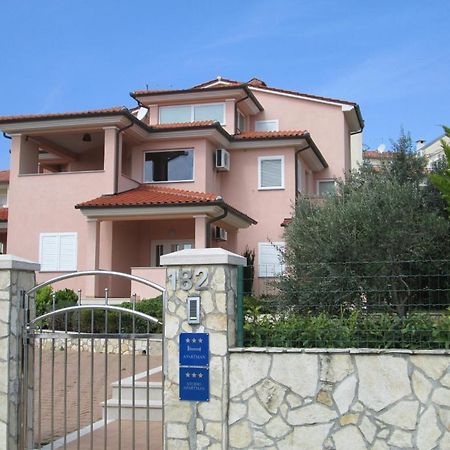 Apartments Villa Fernetich Premantura Dış mekan fotoğraf